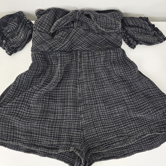 NWT Anthropologie Nixie Romper Back Size XS Front Knot Off the Shoulder Smocked - Picture 3 of 14